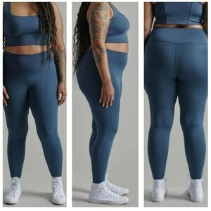 Hereafter NWT High Waisted The Earth Legging in Blue Size Small